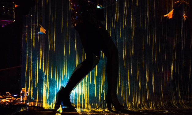 SHINE: lo show di CLEO T. tra danza, musica e arte digitale.